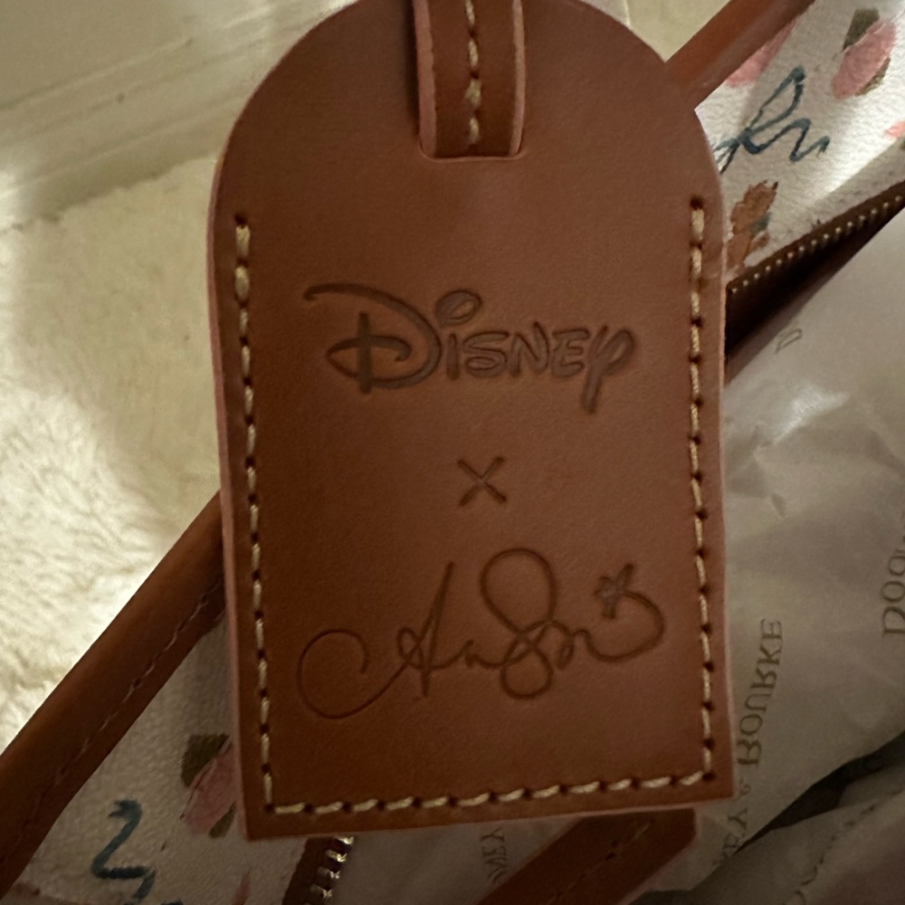 Dooney & Bourke Disney Aristocats purse - Picture 4 of 7